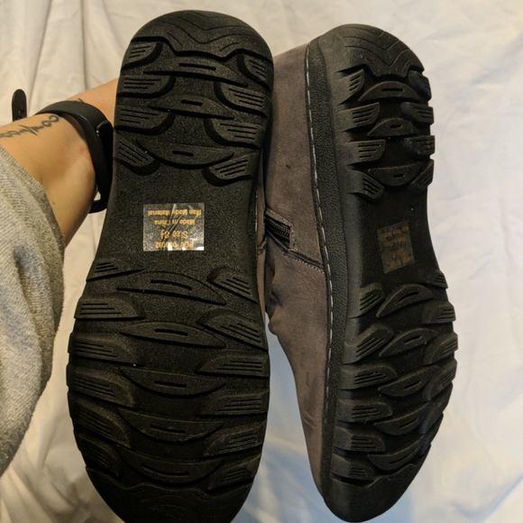 NIB Journee Collection Grey Boots - Picture 3 of 3